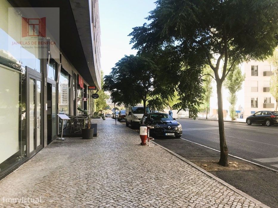Estacionamento para 1 viatura, condomínio de Luxo