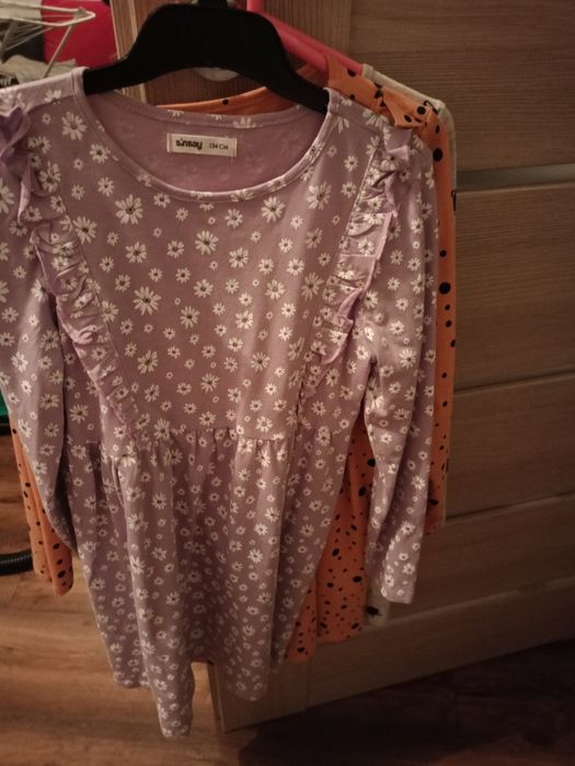 Sukienki dla dziewczynki rozmiar 134