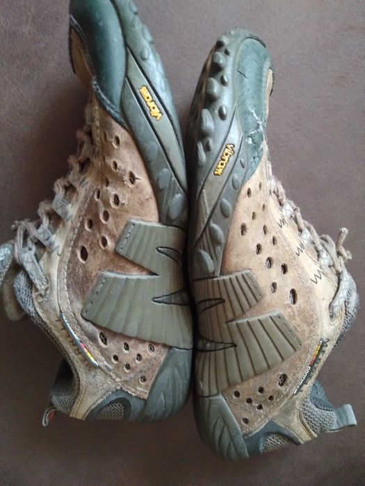 Мужские кожаные трекинговые кроссовки merrell