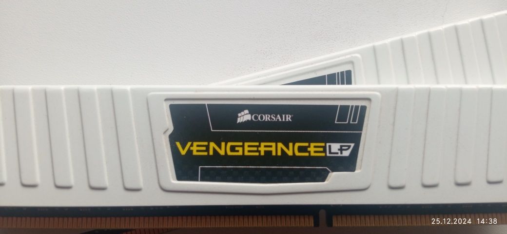 Оперативна пам'ять Corsair DDR3L 8GB (2×4 GB)