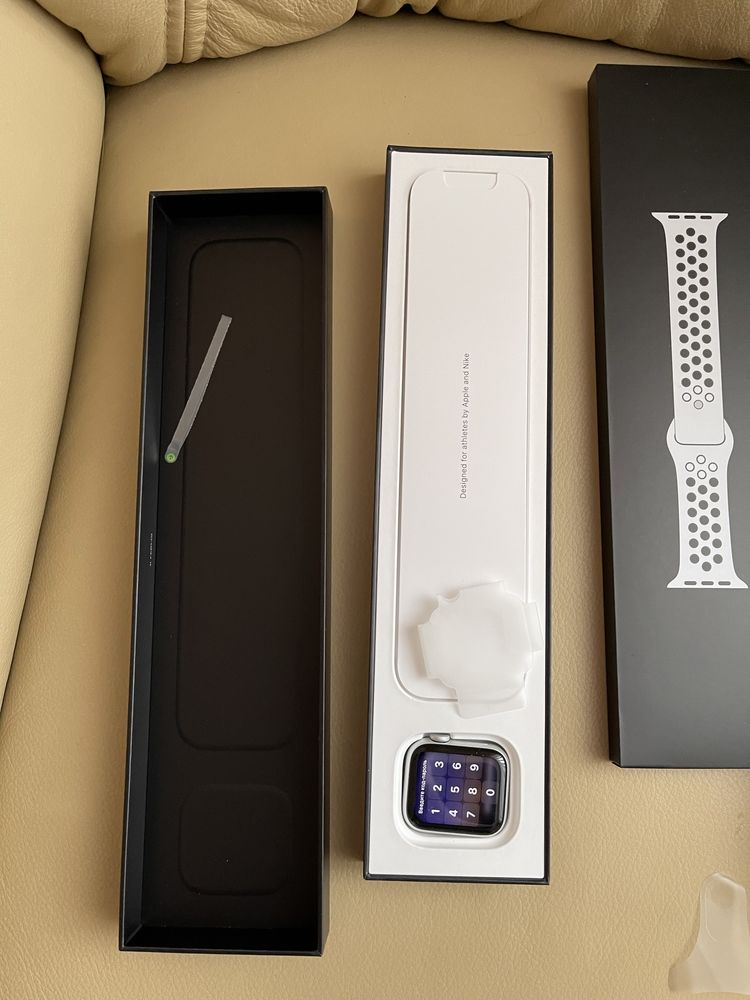 Продам смарт часы Apple watch se Nike 40mm