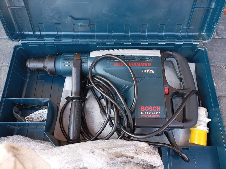 Wiertarko młot udarowy Bosch GBH 7-46  de okazja wiertła w cenie.