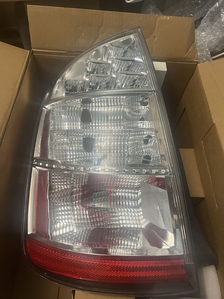 Lampa tył lewa Prius II USA