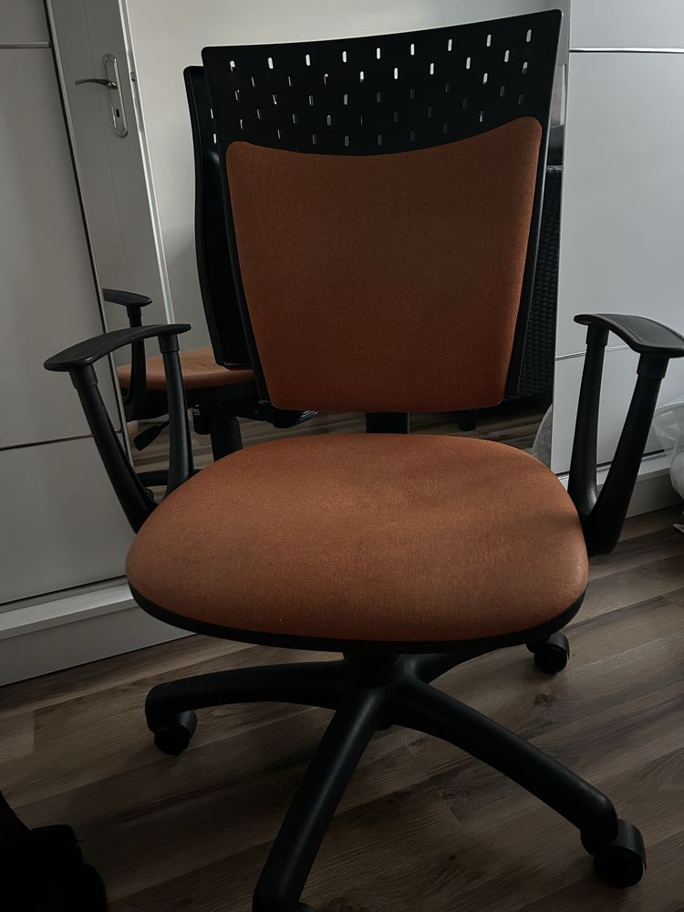 Krzesło biurowe obrotowe do biurka fotel