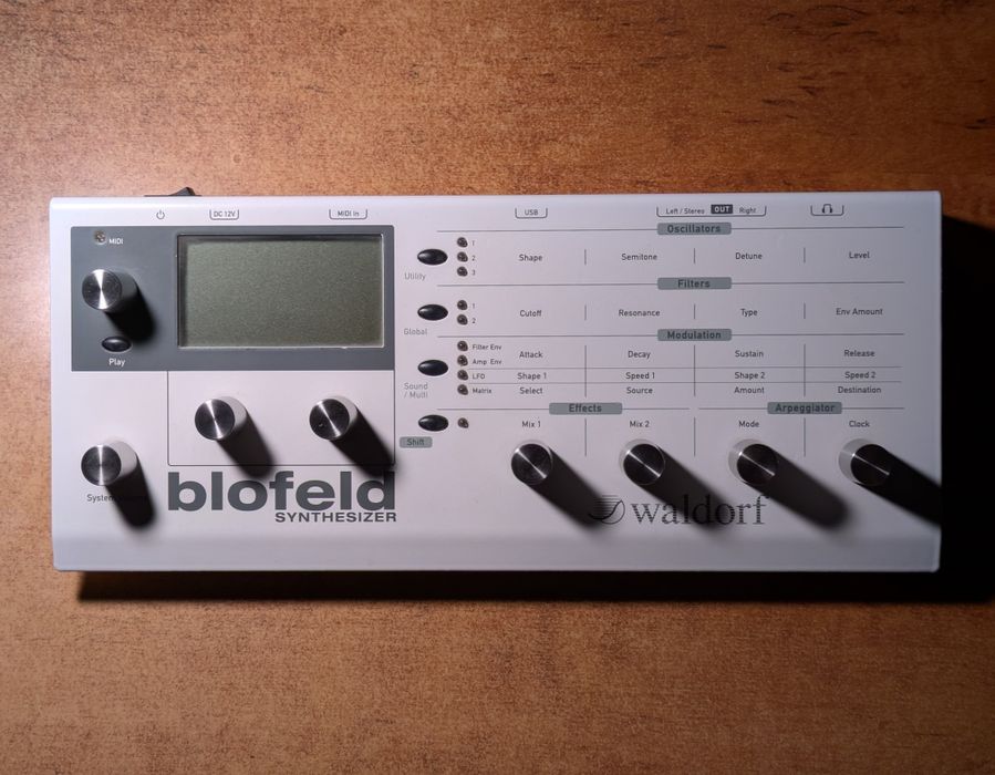 Синтезатор Waldorf Blofeld