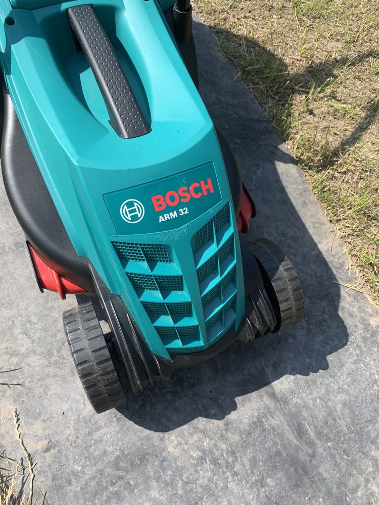 Продам газонокосарку BOSCH  ARM32