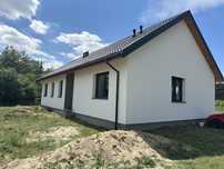 Uroczy domek parterowy pod lasem