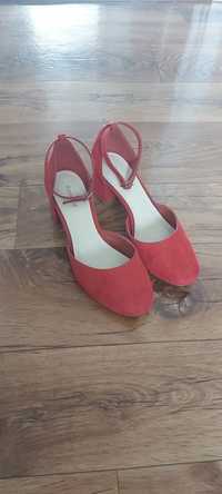 Czerwone sandałki