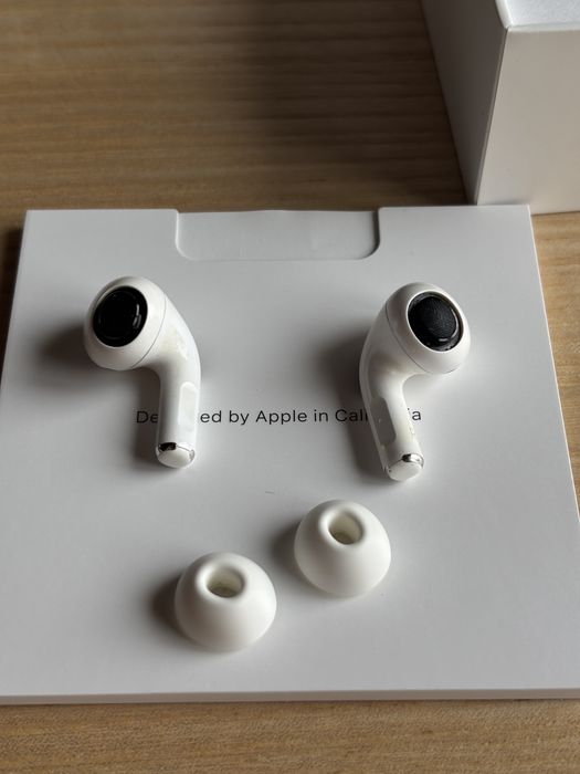 AirPods Pro 1 (оригінал)/ працюючий кейс - навушники бухтят