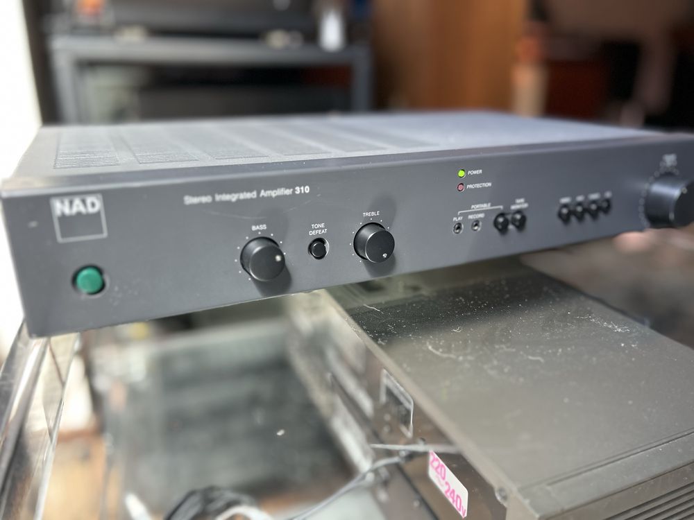 Amplificador NAD 310, excelente estado