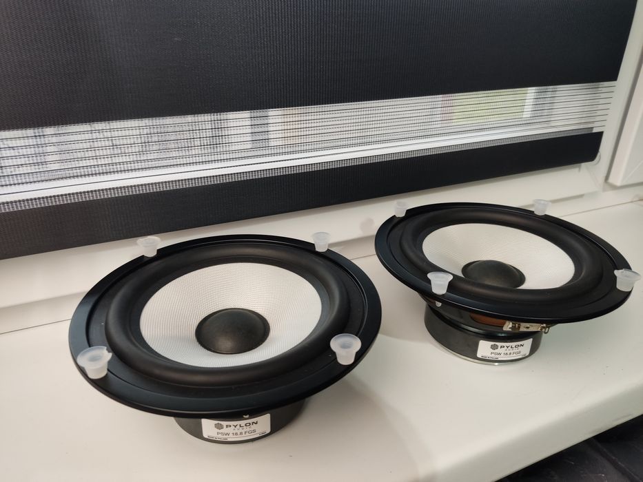 Pylon Audio PSW 18.8 FGS (8ohm) Głośniki uszkodzone 16szt