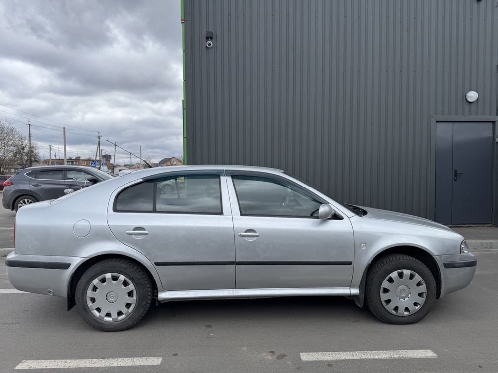 Продам шкода тур 2001 рік 1,6 газ бенз