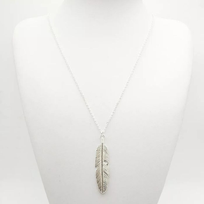 Naszyjnik piórko z łańcuszkiem biżuteria