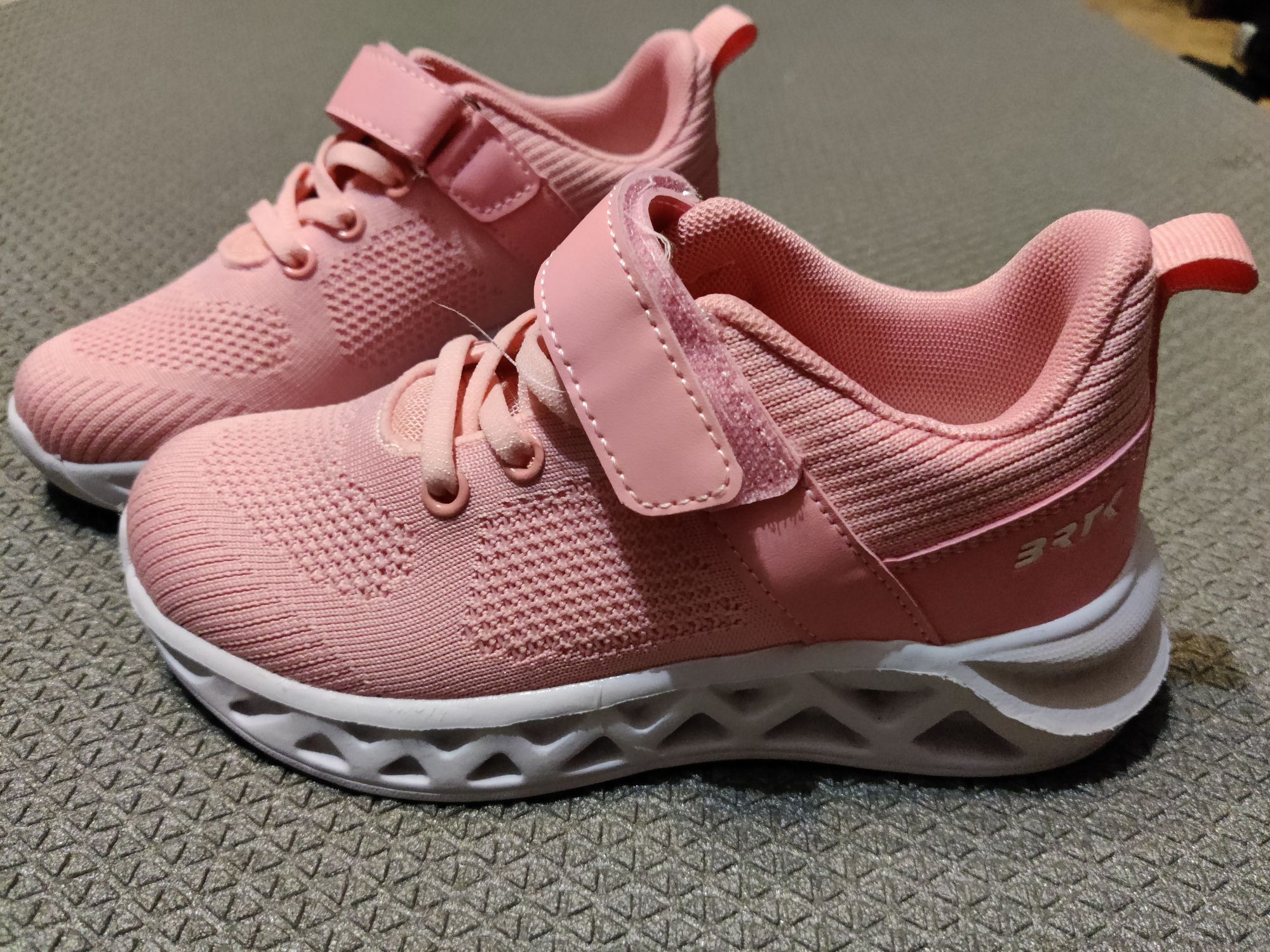 NOWE Buty sportowe połbuty siateczeka rzep rożowe