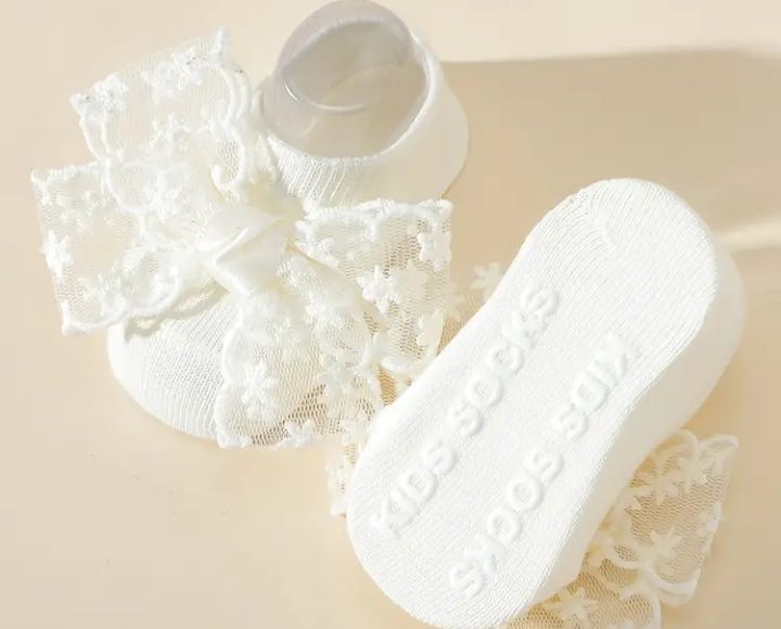 Zestaw buciki i opaska dla dziewczynki