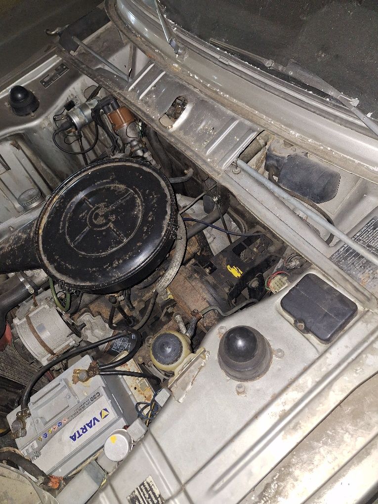 Vendo BMW 1602 faróis quadrados.