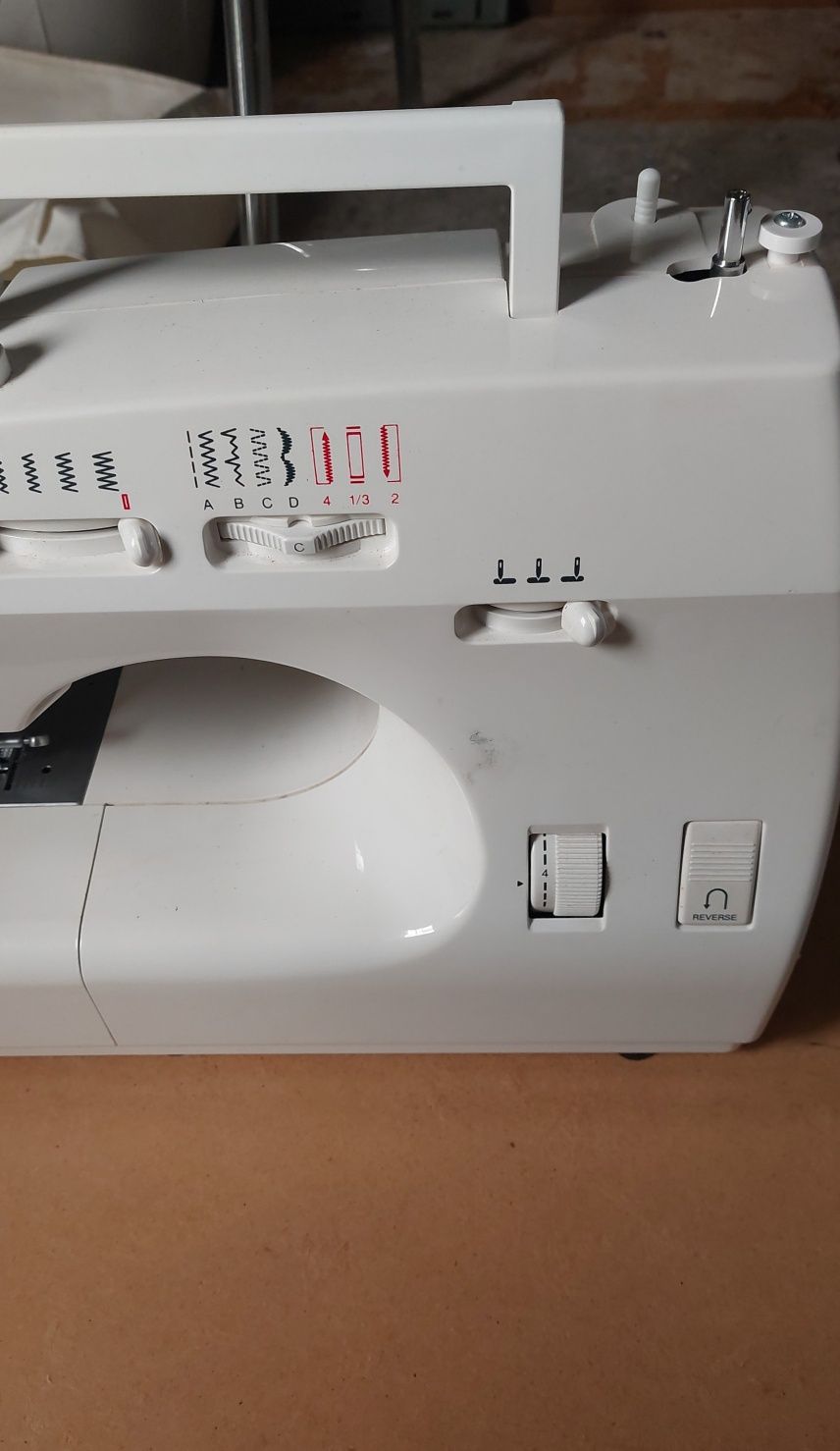 Máquina costura eléctrica