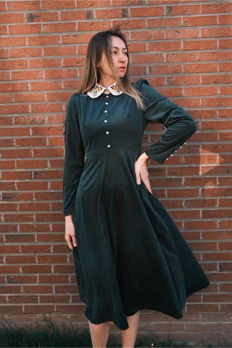 Сукня плаття з вишитим коміром вінтаж