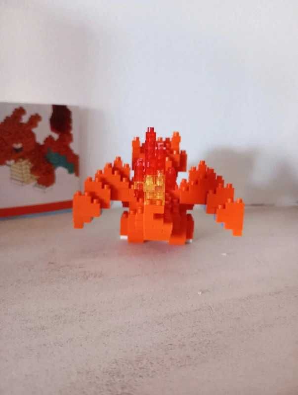 Pokémon Charizard lego