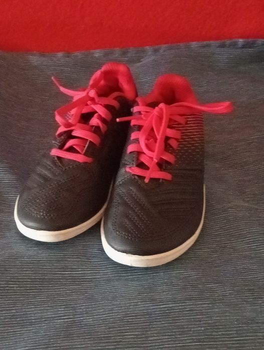 Tênis chuteiras p/ criança:   preço:13,00€