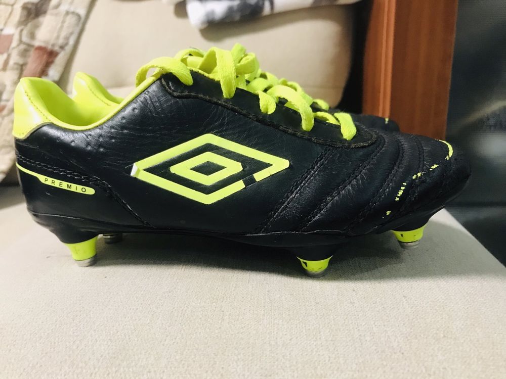 Бутсы спортивные фирмы Umbro Premio