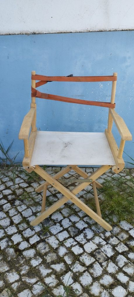 Cadeira dobrável sem pano de encosto. Em Loulé.