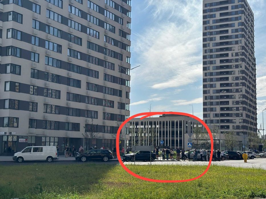 Паркінг Варшавський 3 Варшавський + з Зарядкою! Єлектромобіль