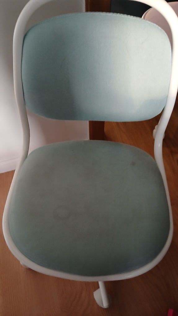 Biurko białe Alex Ikea 132x58- 2 krzesła gratis