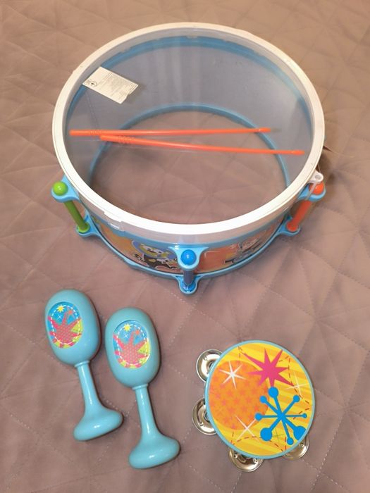 Набір іграшкових музичних інструментів: барабан, марокаси, бубон