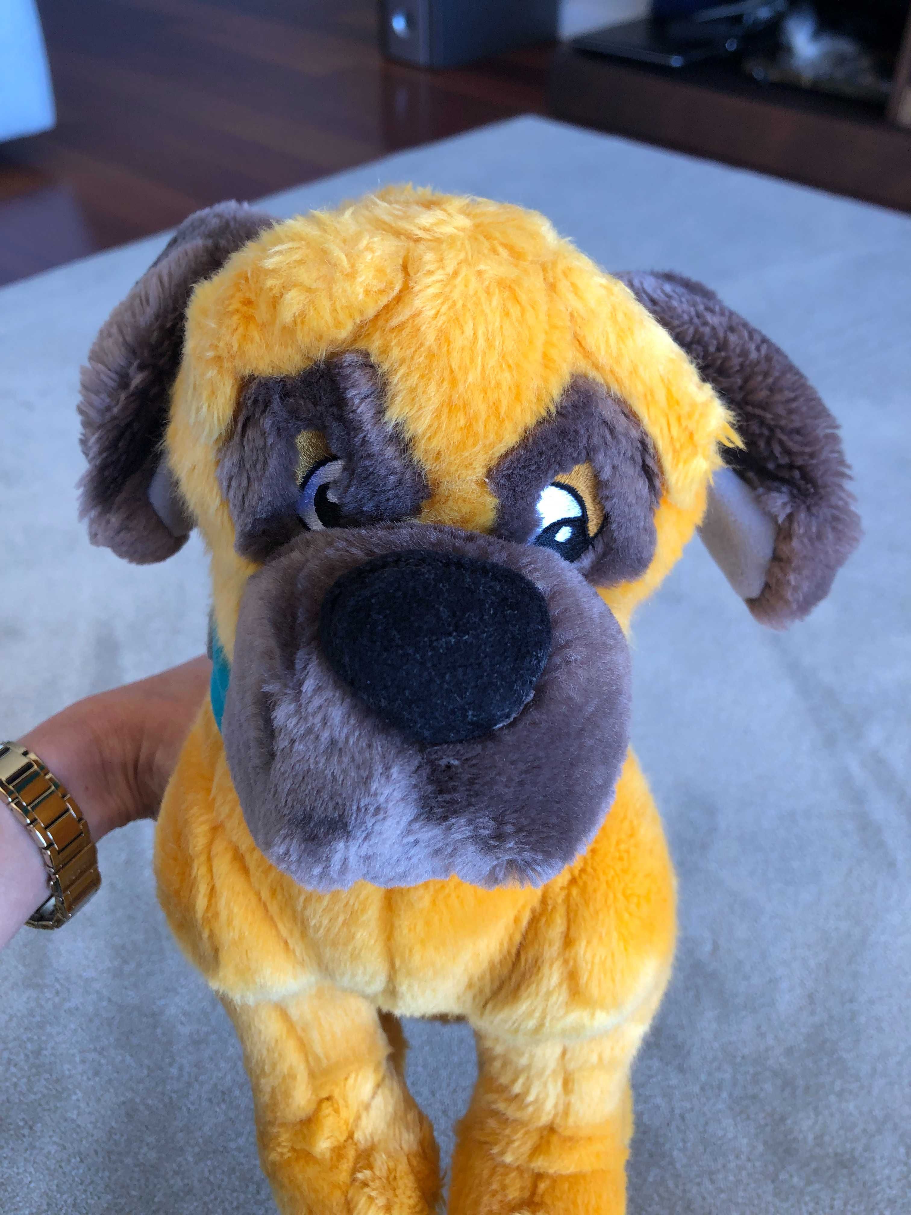 Peluche - cão amarelo com orelhas e focinho castanho