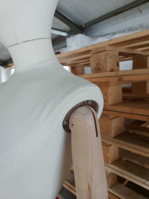 Manequins de senhora forrados e articulados