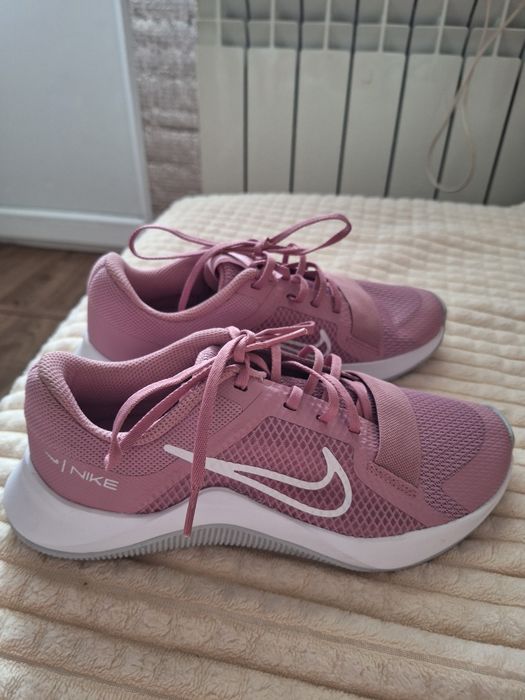 Кросівки жіночі Nike