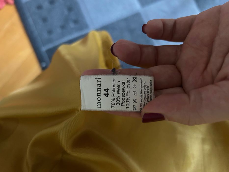 Żółty płaszcz Monnari