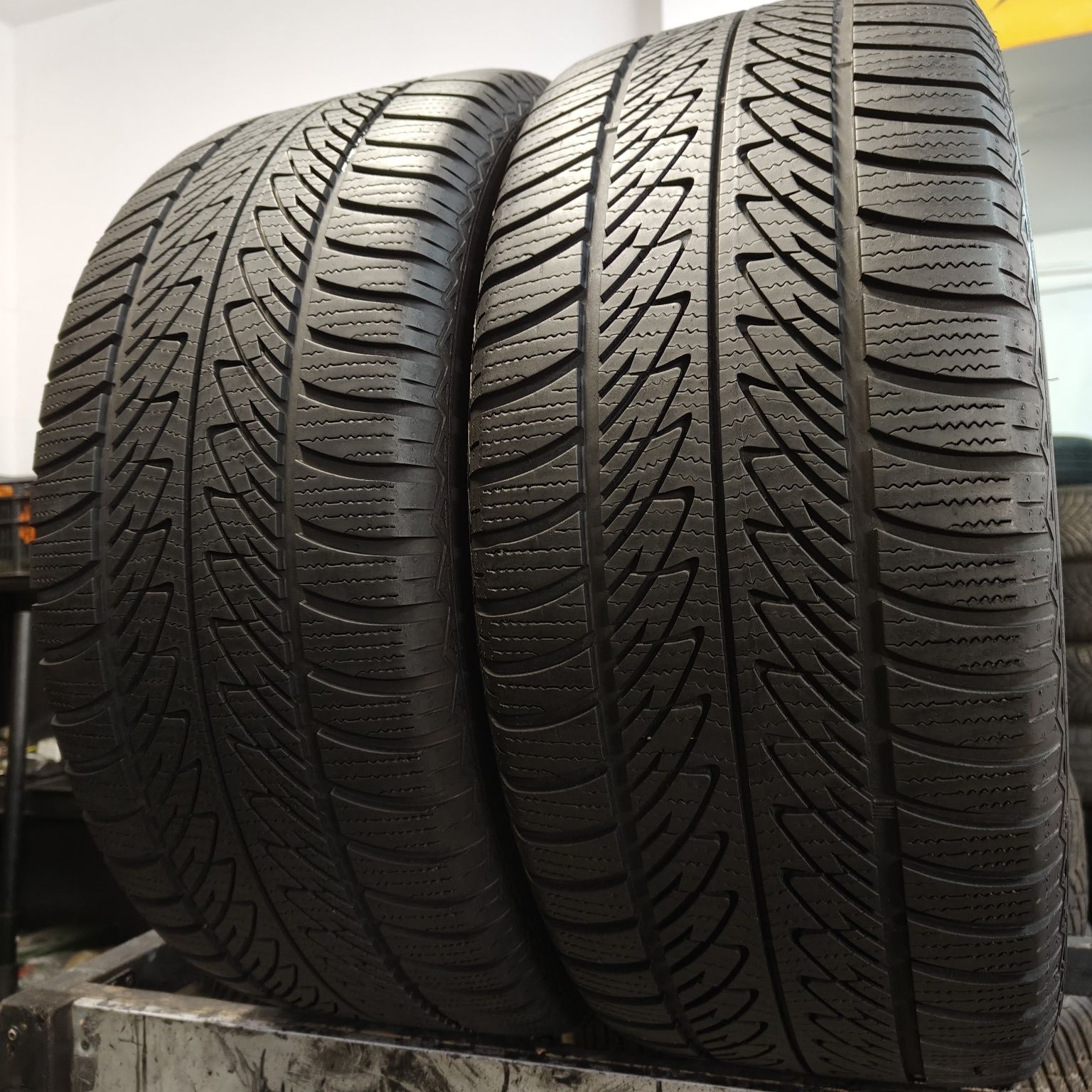 285/45/20 XL Sprzedam parę opon zimowych Goodyear