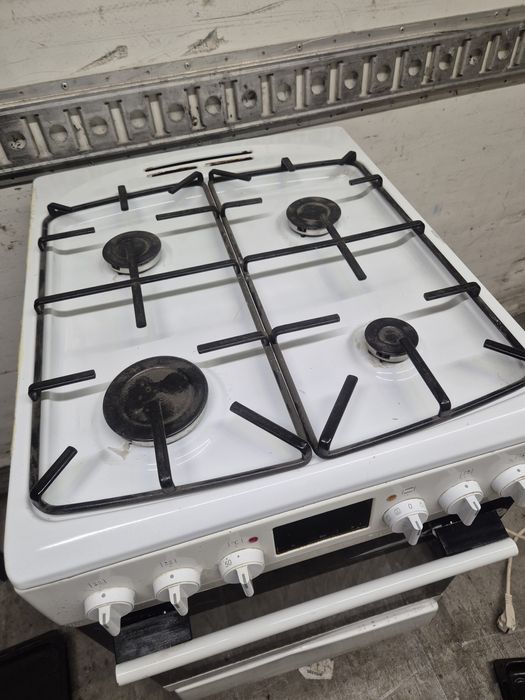 Kuchenka gazowaz piekarnikiem elektrycznym Amica