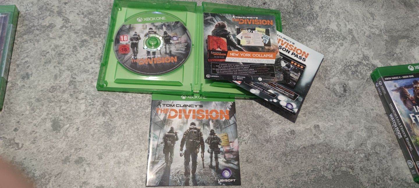 Gra TOM CLANCY'S THE DIVISION Xbox one, Xbox series X stan BDB+książka