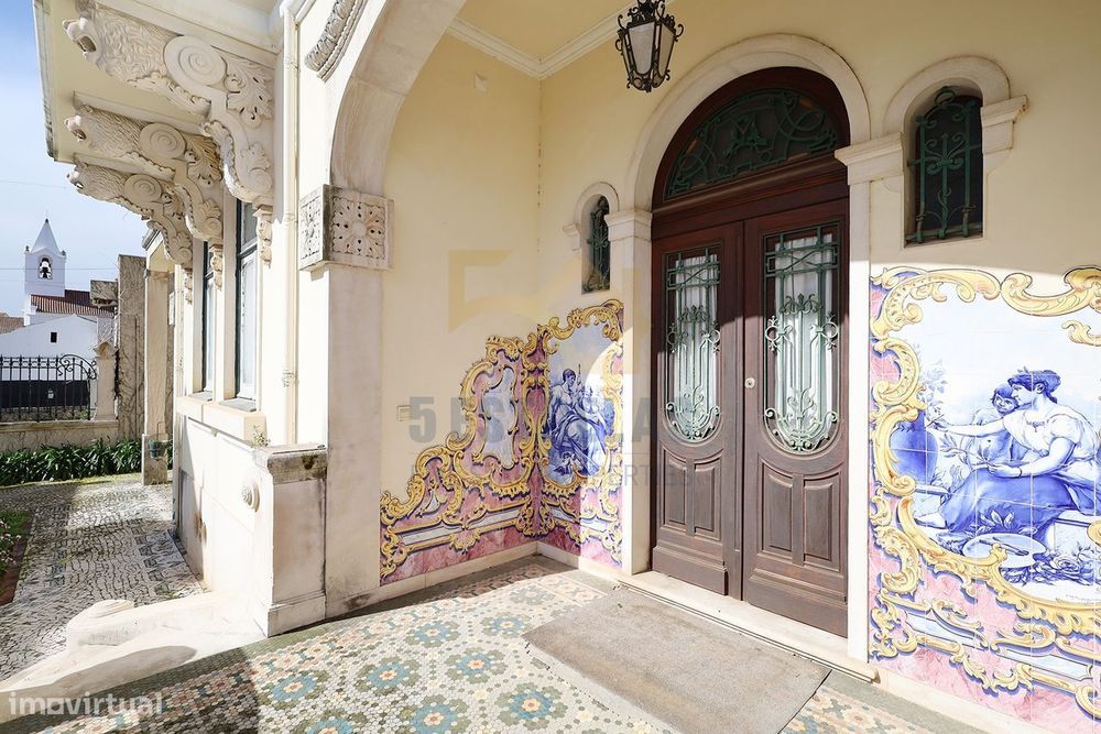 Imponente Palacete com muito charme no centro de Alcanena