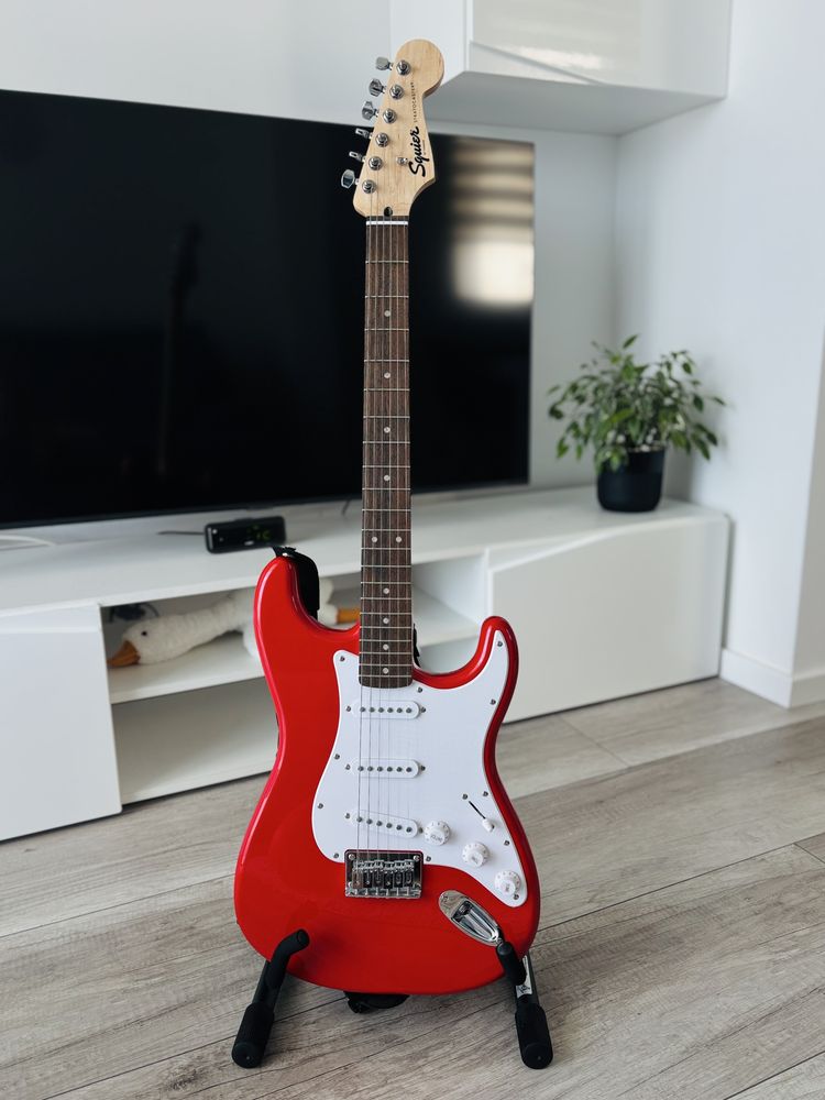 Sprzedam gitarę elektryczną Squier – stan idealny, użyta raz!