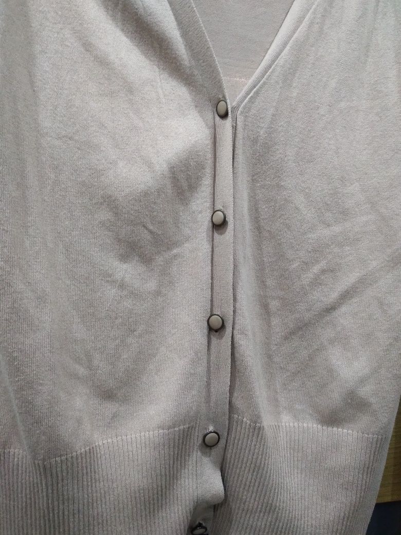 Modny zapinany sweterek rozmiar L/2XL