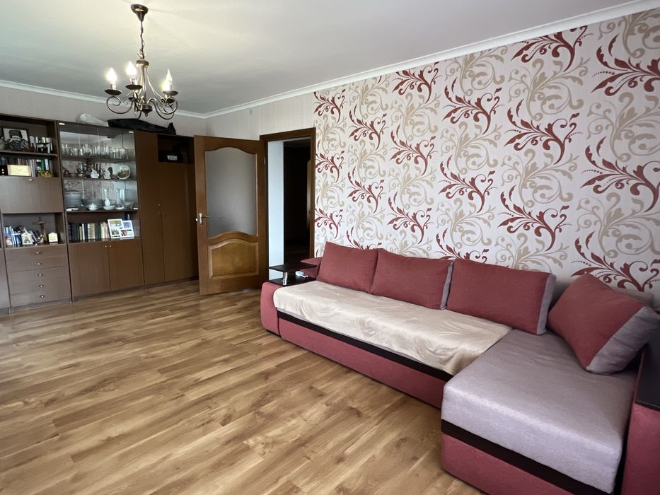 Продам чудовий новий будинок з ремонтом в затишному місці!