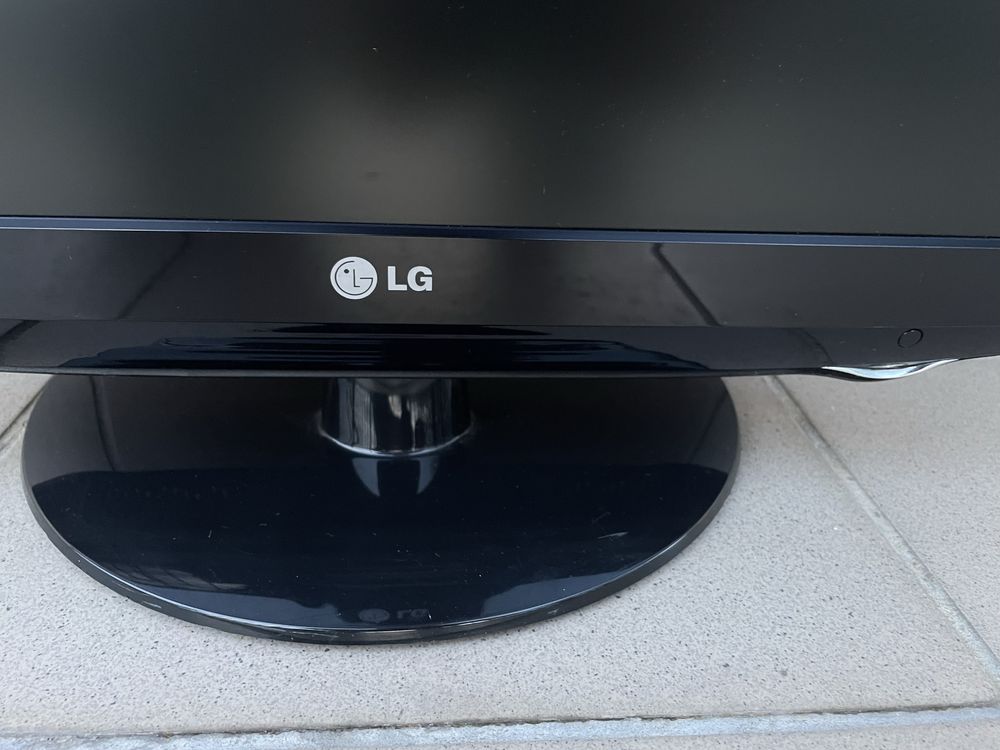 Telewizor LCD LG 19 DVBT funkcja monitora 19LD320 Mpeg-4 TV