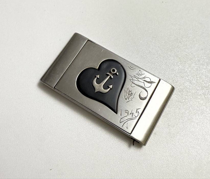 Stara metalowa pudernica z kotwicą 1945