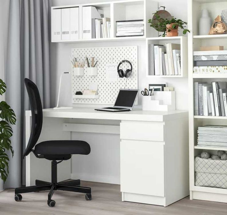 Secretária / Mesa Malm (IKEA)