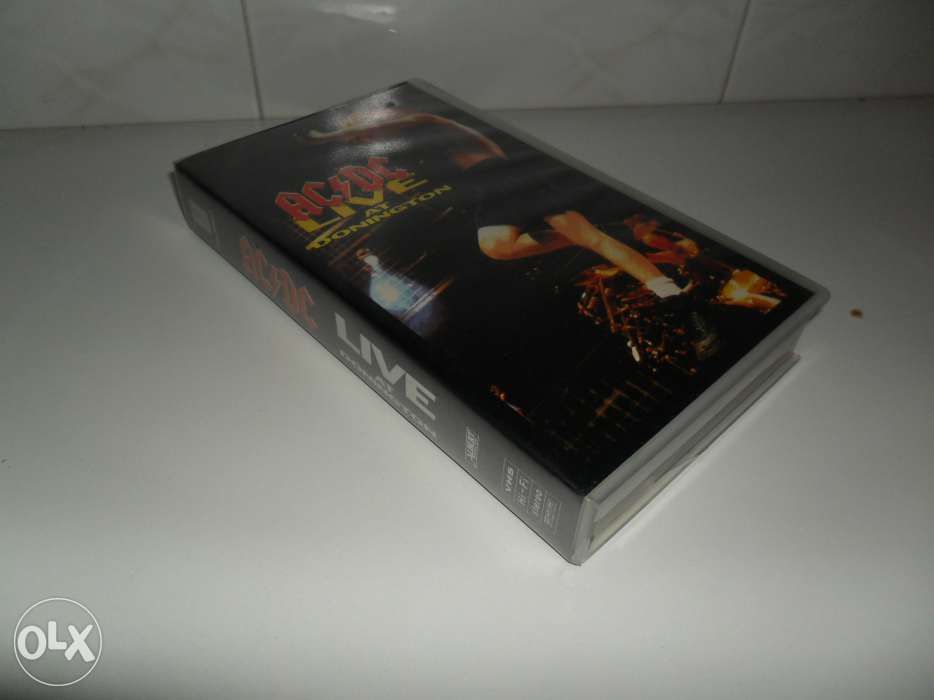 VHS Musicais: AC/DC "Live at Donington" & Def Leppard "Video Archive"