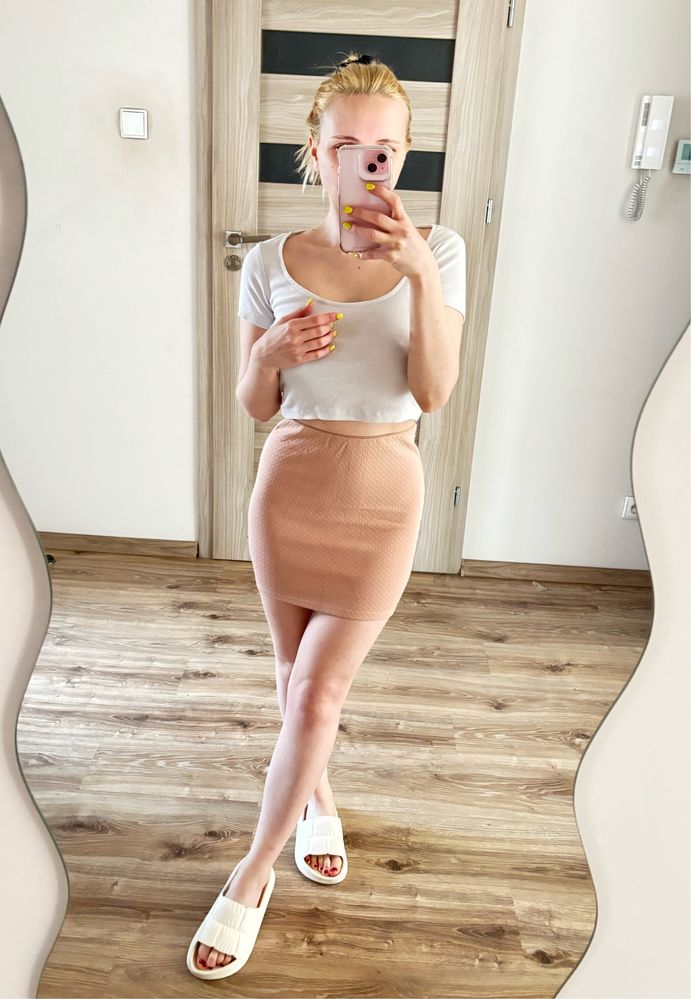 Spódnica różowa S 36 bershka pudrowy róż mini ołówkowa krótka obcisła
