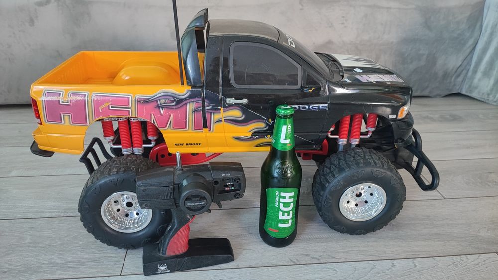 DUŻE auto na akumulator Dodge Hemi