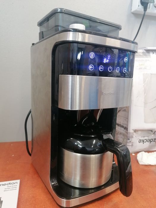 Ekspres do kawy przelewowy z młynkiem.