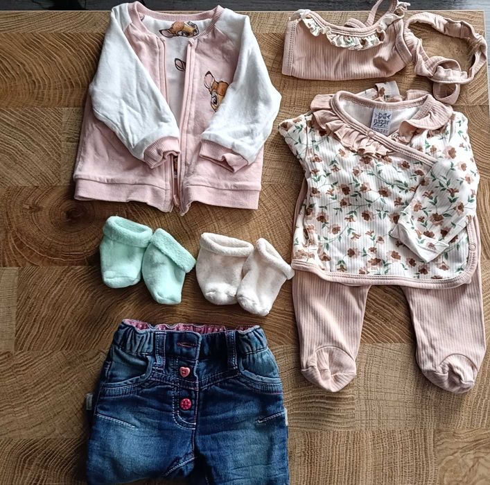 Zestaw ubranek dla niemowląt w rozmiarze 56