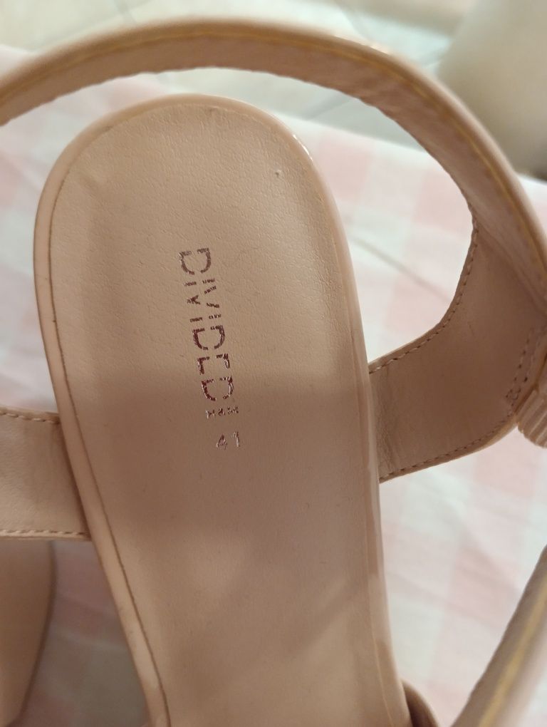 Buty na słupku, wysokie, beżowe, ślubne, sandały , konturn