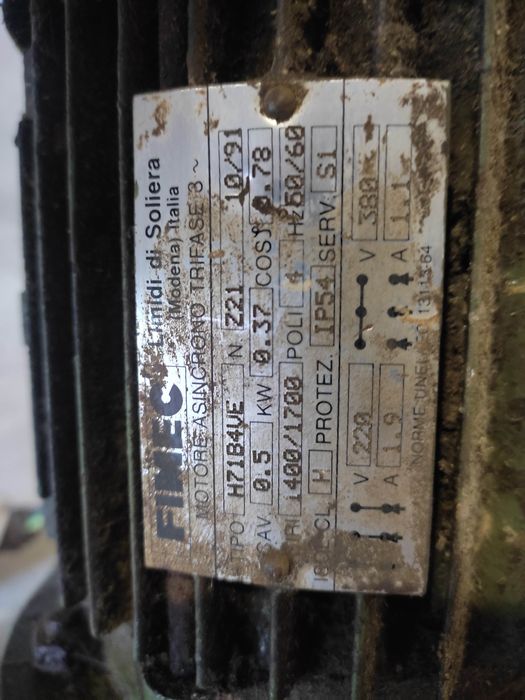 Електродвигун із редуктором електодвигатель